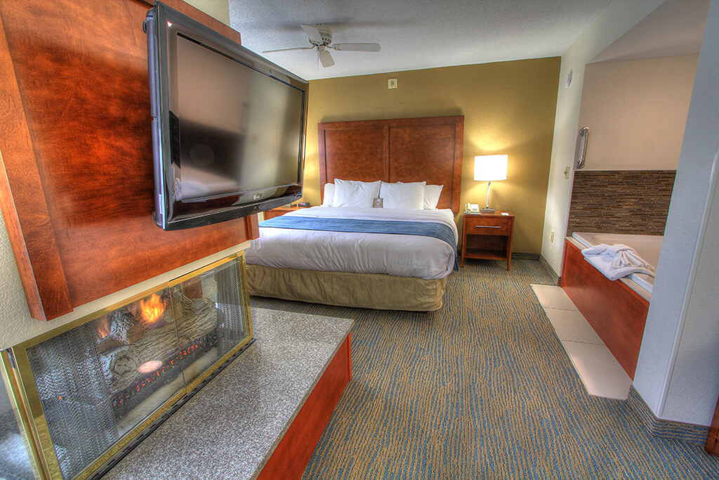 Comfort Inn Apple Valley Sevierville TN King Suite Room